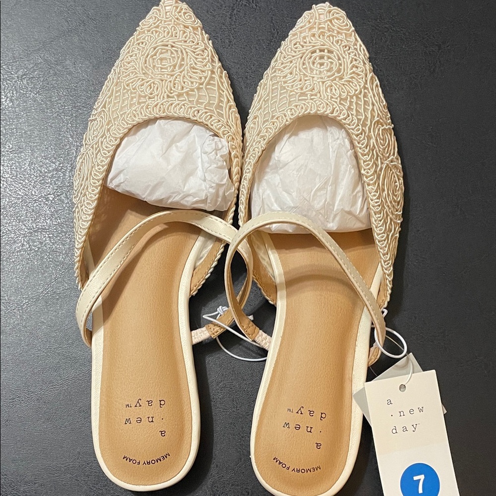 a new day Vienna Cream Lace Pointed Toe Slingback Flats NEW w TAGS no box Sz.7